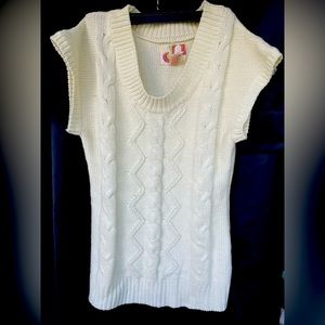 ‼️SOLD‼️Cream /off white short sleeve sweater- size XL 15-17